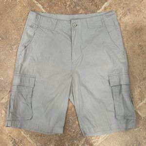 Men’s Grey Rocawear Cargo Shorts Size 36